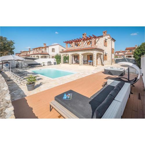 Gorgeous Home In Cabrunici With Wifi