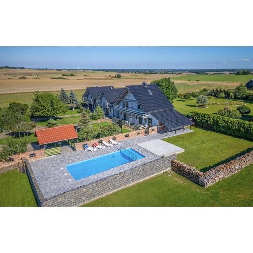 Gorgeous Home In Darlowo With Wifi