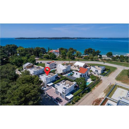 Gorgeous Home In Fazana With Wifi