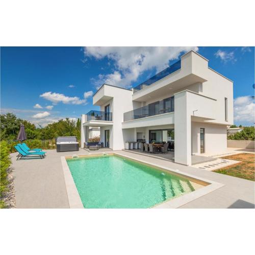 Gorgeous Home In Galizana With Jacuzzi