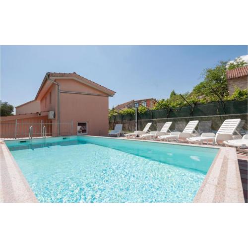 Gorgeous Home In Imotski