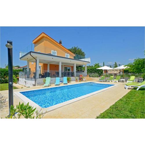 Gorgeous Home In Kanfanar With Wifi