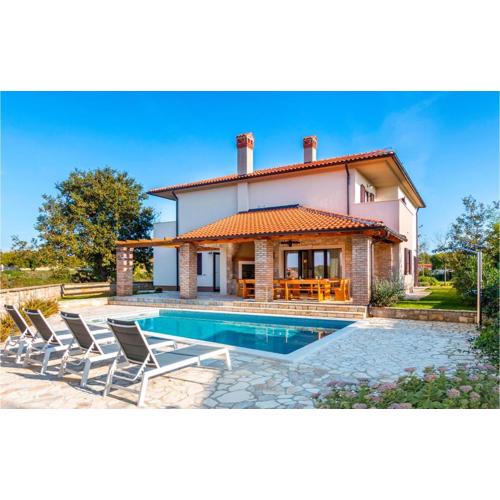 Gorgeous Home In Krmed With Wifi