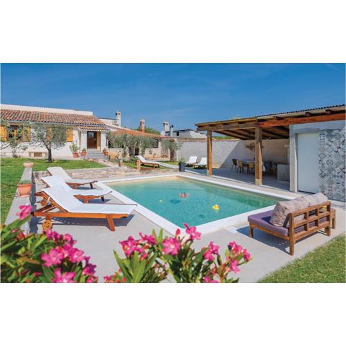 Gorgeous Home In Krnica With Wifi