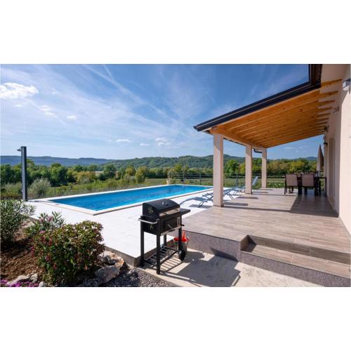 Gorgeous Home In Krsan With Kitchen