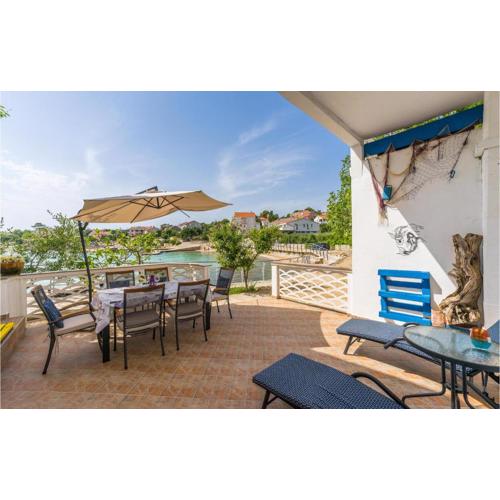 Gorgeous Home In Lun With Wifi