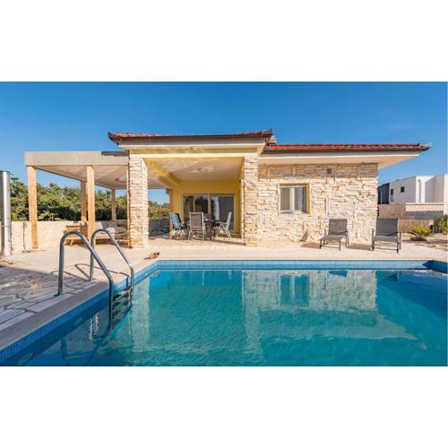 Gorgeous Home In Mandre With Wifi