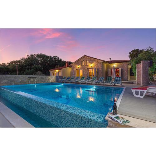 Gorgeous Home In Medulin With Kitchen