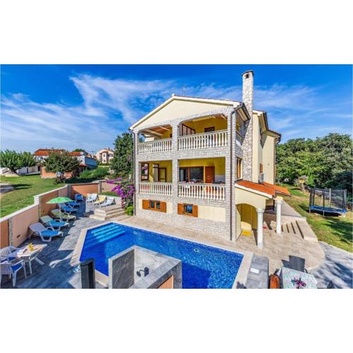 Gorgeous Home In Medulin With Wifi