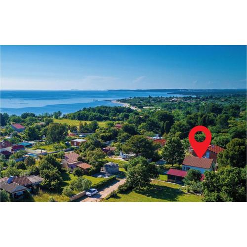 Gorgeous Home In Peroj With Wifi