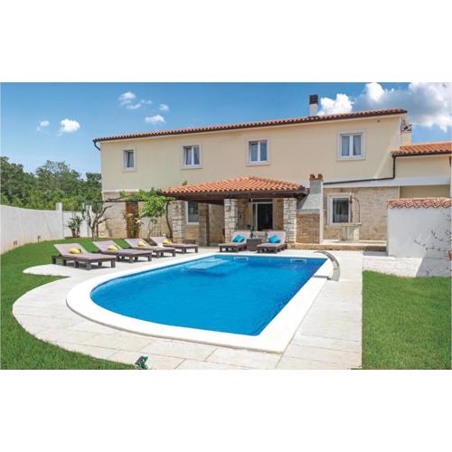 Gorgeous Home In Peruski With Wifi