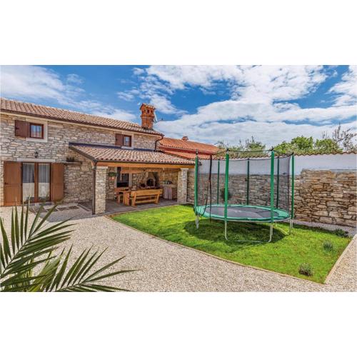 Gorgeous Home In Peruski With Wifi