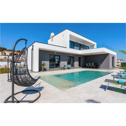 Gorgeous Home In Premantura With Wifi