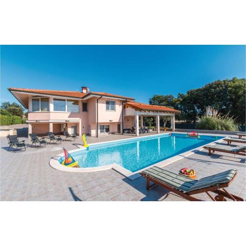 Gorgeous Home In Pula With Wifi
