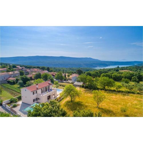 Gorgeous Home In Puntera With Wifi