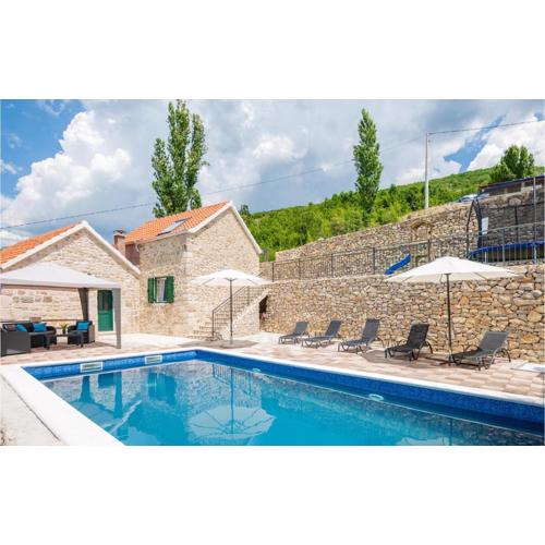 Gorgeous Home In Ricice With Lake View