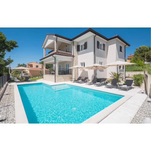 Gorgeous Home In Rojci With Kitchen