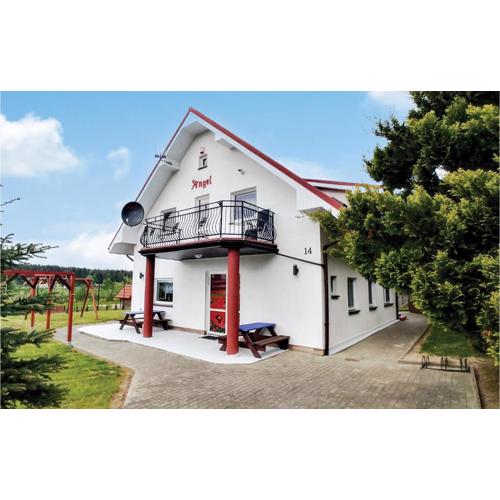 Gorgeous Home In Rusinowo With Wifi
