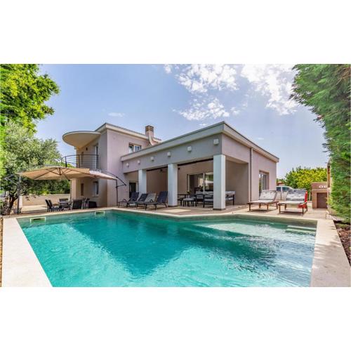 Gorgeous Home In Sisan With Kitchen