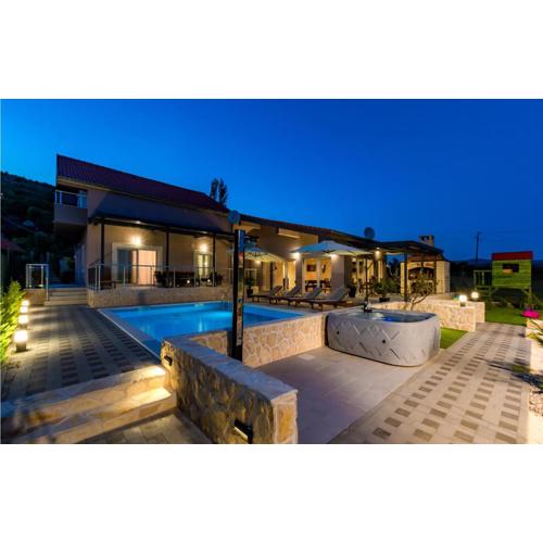 Gorgeous Home In Siveric With Sauna