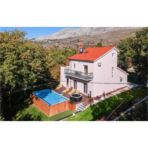 Gorgeous Home In Srinjine With Jacuzzi