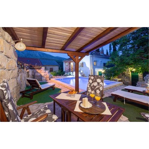 Gorgeous Home In Srinjine