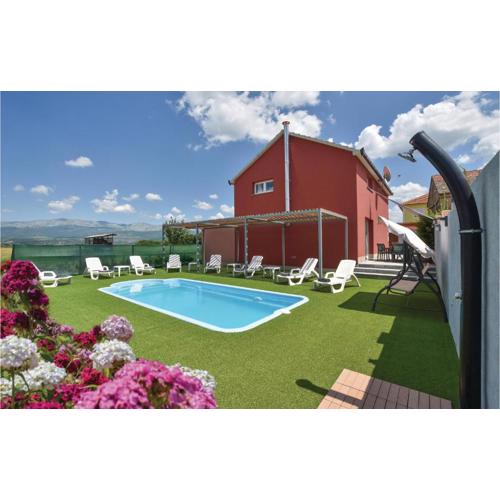 Gorgeous Home In Trilj With Jacuzzi
