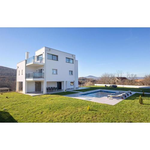 Gorgeous Home In Trilj With Sauna