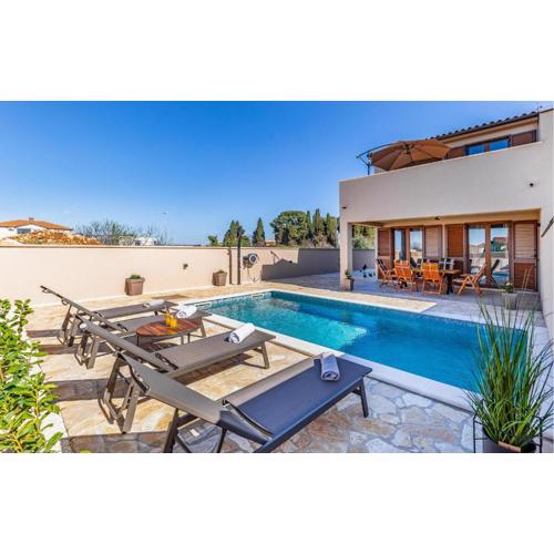 Gorgeous Home In Vodnjan With Wifi