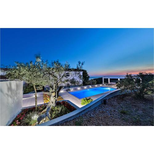 Gorgeous Home In Zecevo Rogoznicko