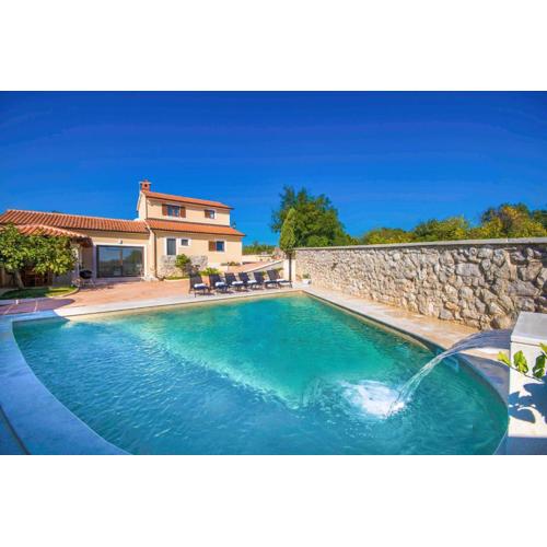 Gorgeous Pool Villa with a fenced garden
