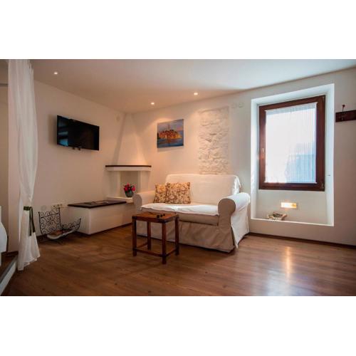 Gorgeous Studio Tiramola