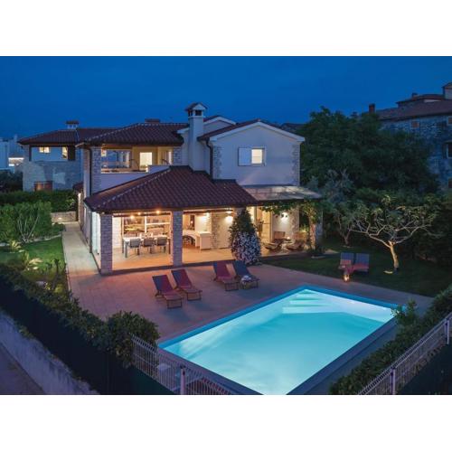 Gorgeous Villa in Novigrad with Private Pool