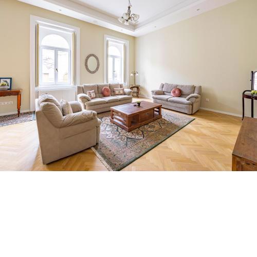 Graceful & Cozy Dream Home next to the Opera House