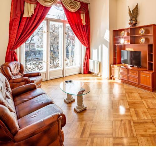 Grand Lviv Apartment I (1 of 3)