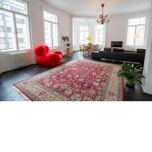 Grand Soho Apartment
