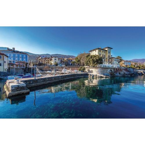 Great View Montage Pool Intact Nature 1600m2