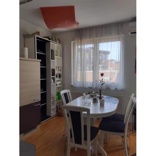 Greatly located/parking/balcony/2 bathrooms