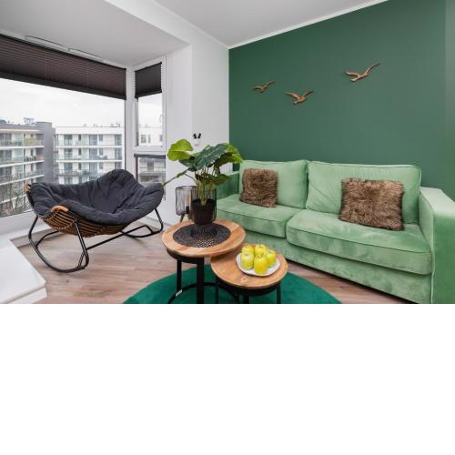Green Apartment in Gdańsk with Free Access to the Gym and Parking by Noclegi Renters