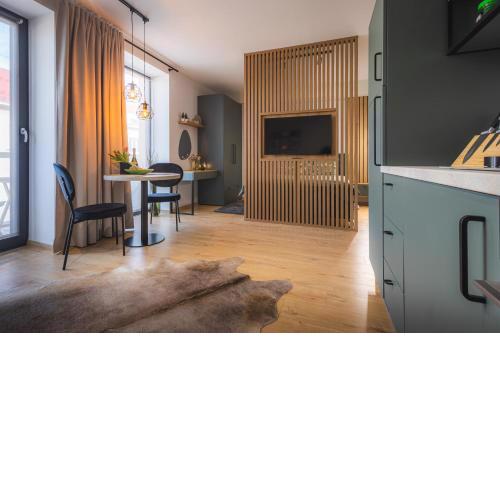 GREEN APARTMENT