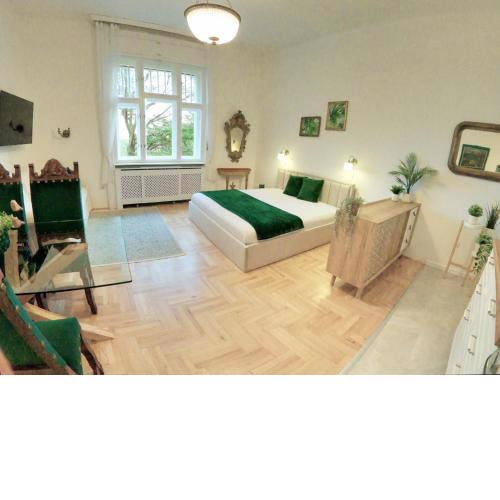 Green Hill Apartment