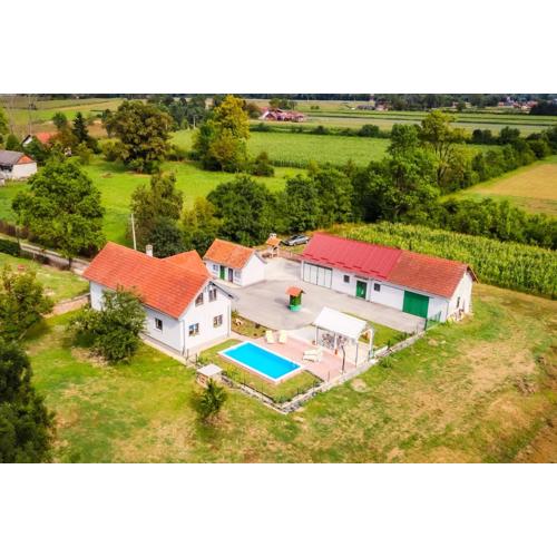 Green Oasis Estate with Private Pool and Backyard near Zagreb