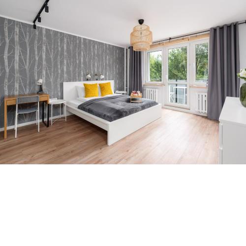 Green View Apartment with Balcony Winogrady by Noclegi Renters