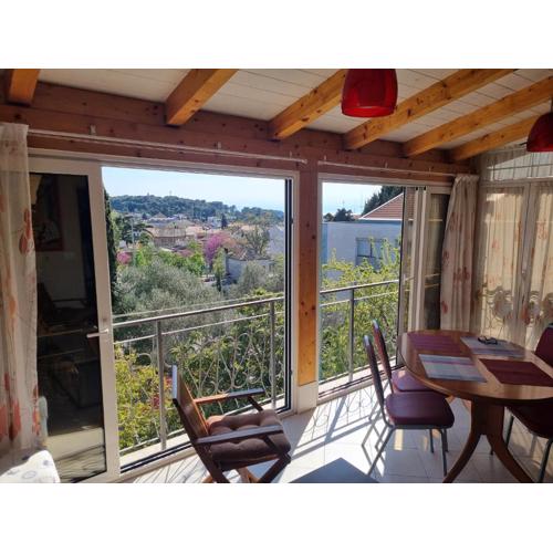 Greenview Apartment with Parking