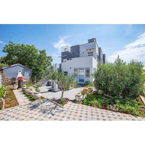 Große Dachterrasse mit Meerblick
