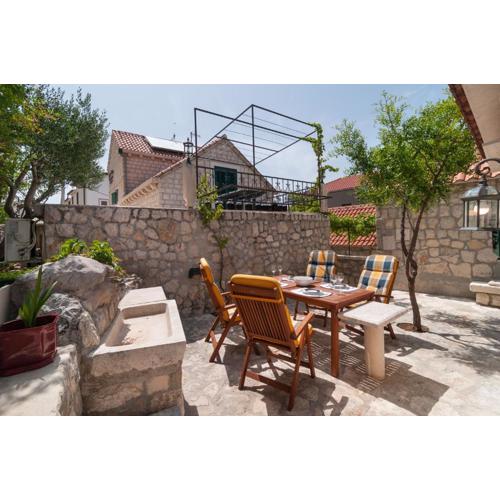 Große Ferienwohnung In Omiš Mit Privatem Balkon