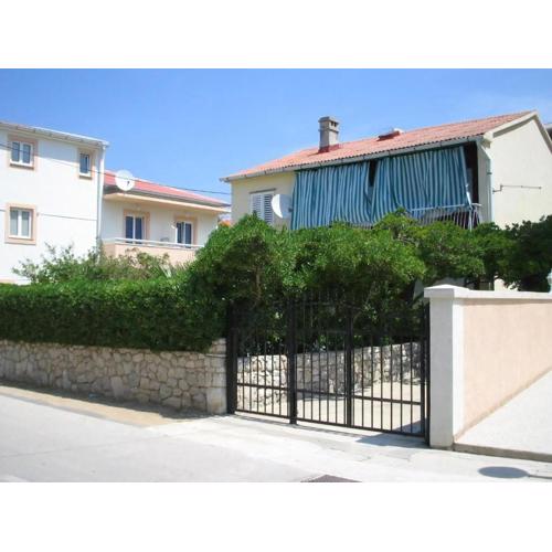 Große Ferienwohnung In Pag Mit Privater Terrasse