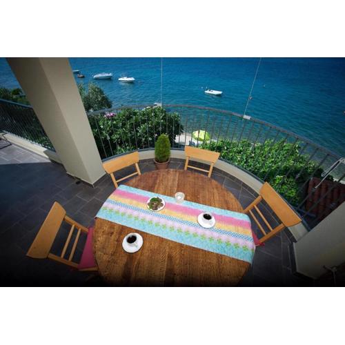 Große Ferienwohnung Mit Balkon Und Fantastischem Meerblick, Direkt Am Strand