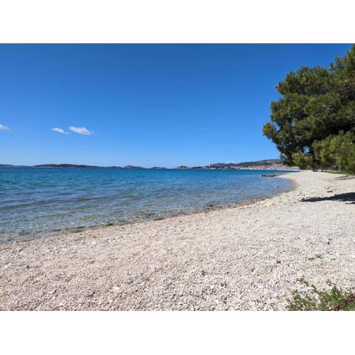 ground floor apartment 50m from beach