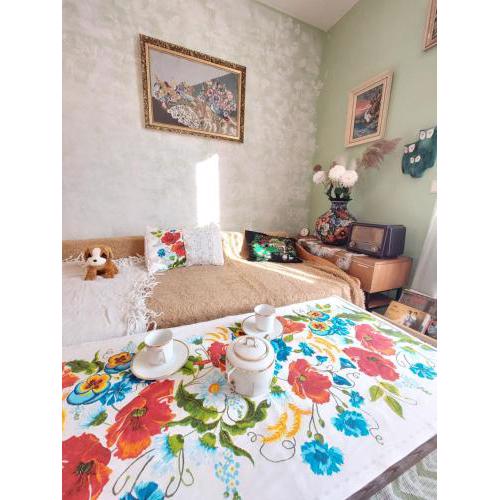 GROUNDFLOOR Retro Vintage bezbarierovy v rodisti Karel Capek RUR ROBOT v blizkosti Krkonos pro milovniky cyklistiky Vintage non-barier accomodation near mountain for bicycle, JW